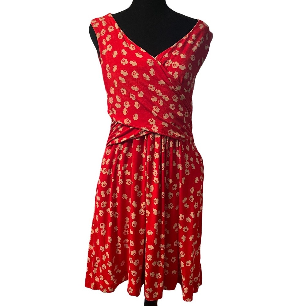 Woman’s sleeveless red dress/white flowers, ruched, pockets,size medium